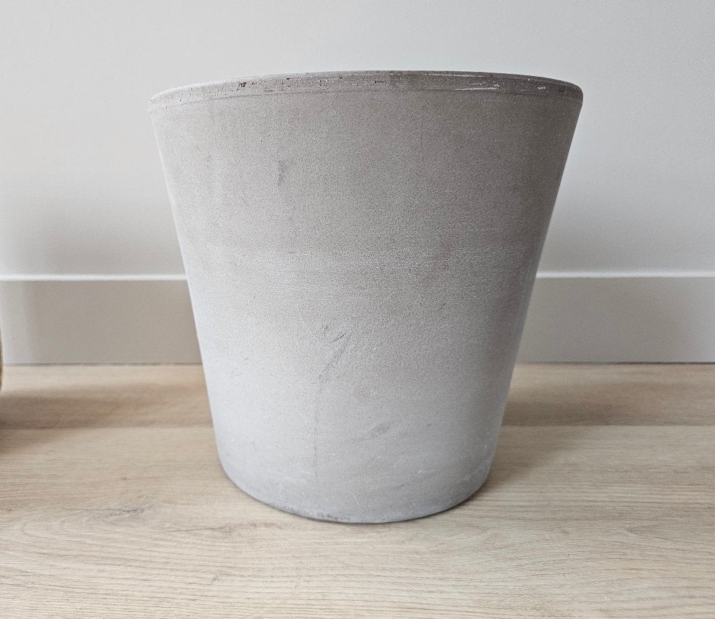 Grijze bloempot, 25 tot 40 cm, Rond, Ophalen of Verzenden, Zo goed als nieuw