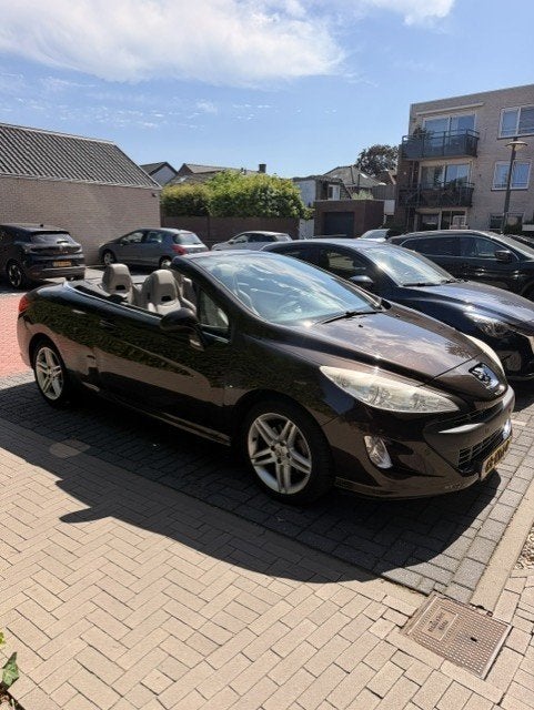 Peugeot 308 1.6 THP CC 2010 Bruin, Auto's, Voorwielaandrijving, 1490 kg, Beige, 4 stoelen