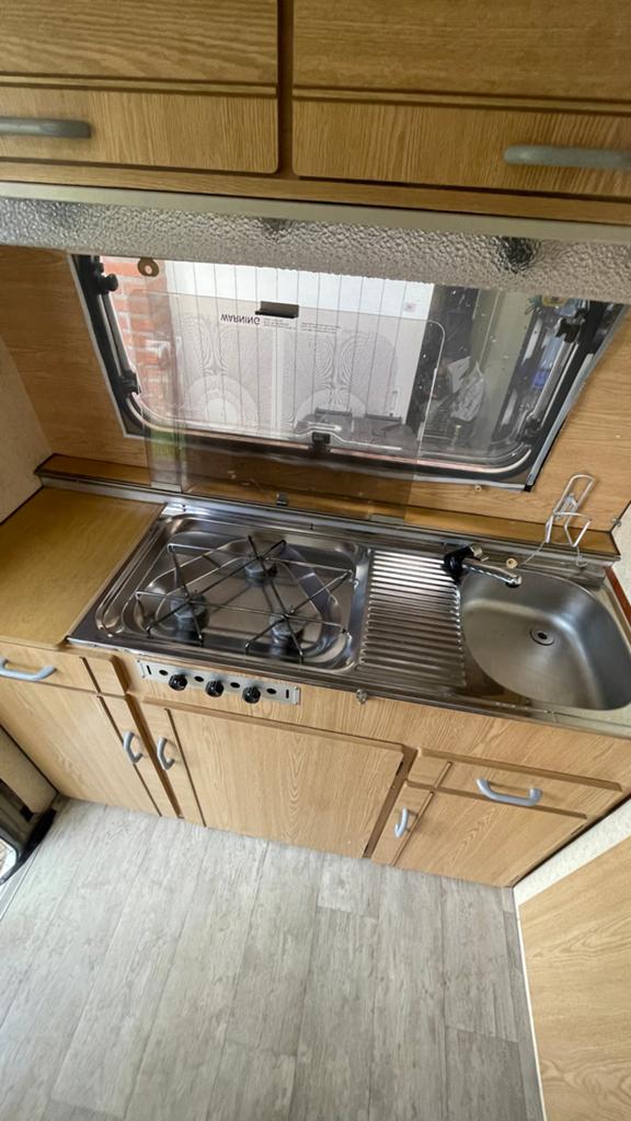BEYERLAND VITESSE 3.50/2 - Compact en Compleet, Caravans en Kamperen, Omvormbare zithoek, Treinzit, Particulier, 4 tot 5 meter
