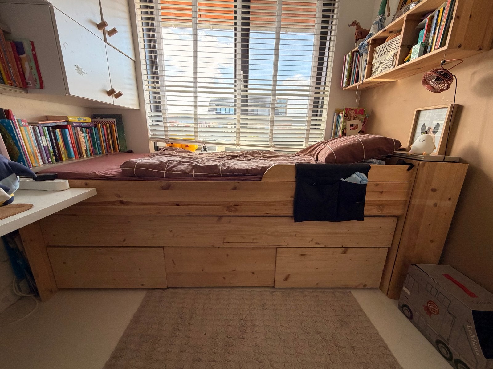 Uitschuifbaar logeerbed met opberglades, Ophalen, Gebruikt, 90 cm, Eenpersoons