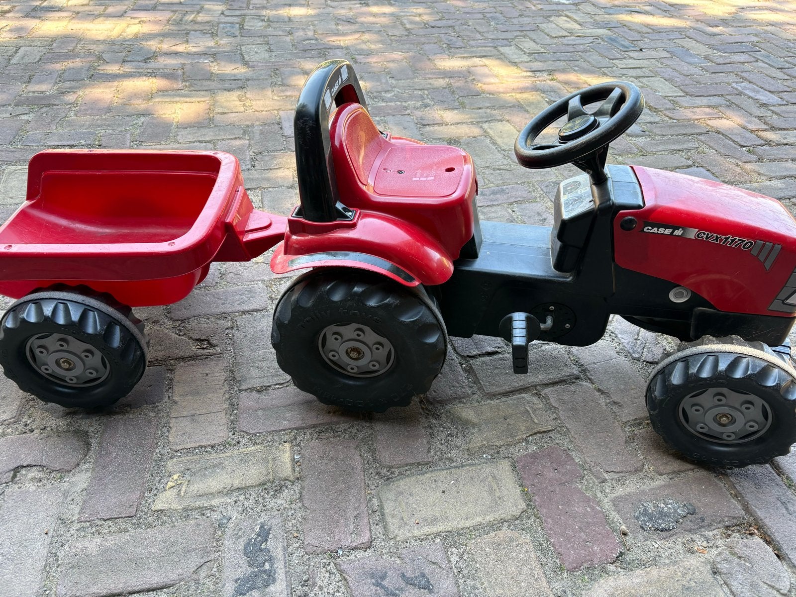 Rode traptractor met aanhanger - Case IH CVX170, Ophalen, Gebruikt, Trapvoertuig