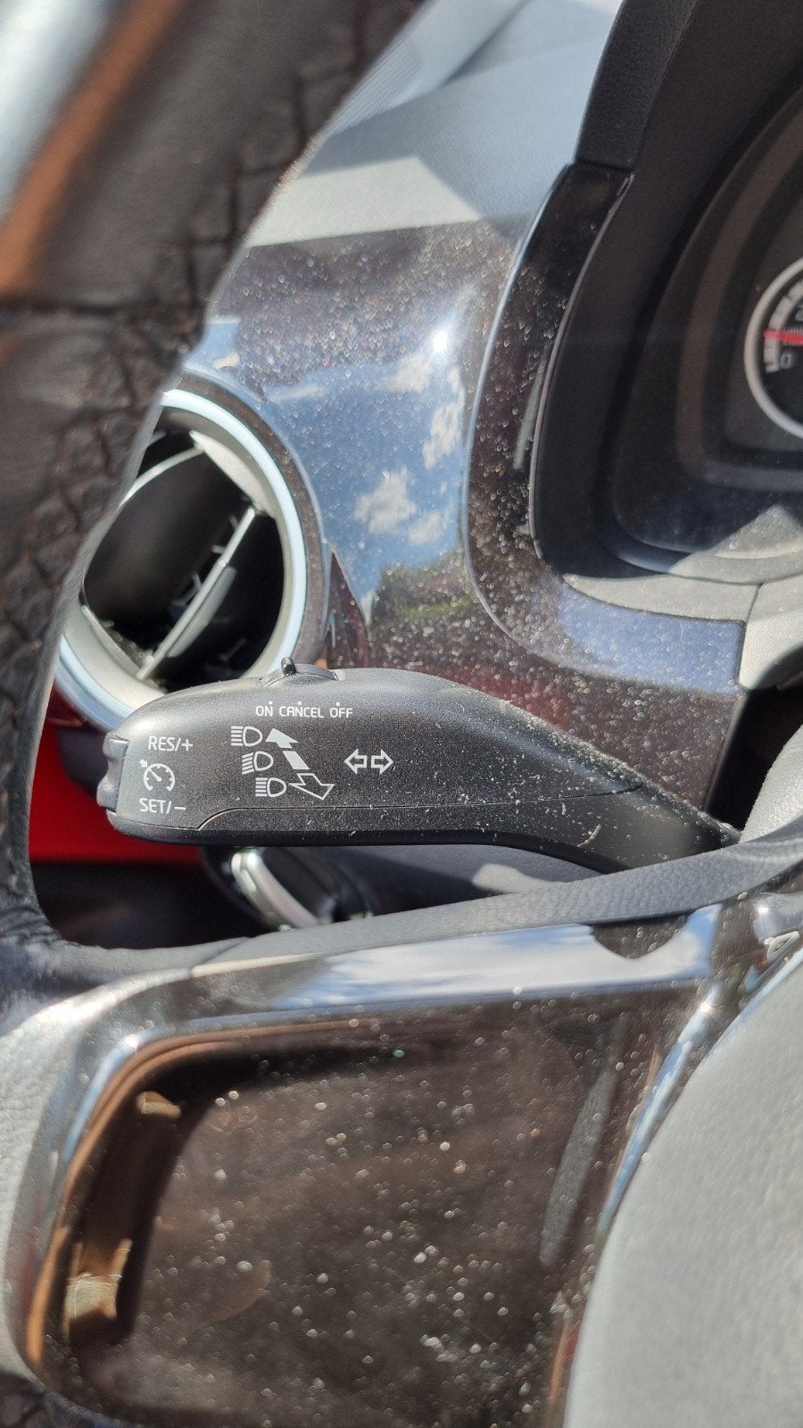 Volkswagen up! 1.0 44KW 2012 Rood, Auto's, Voorwielaandrijving, Up!, 840 kg, 4 stoelen