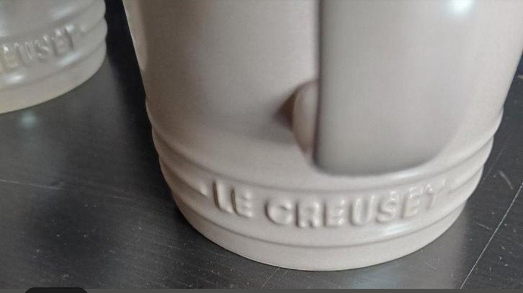 7 grote mokken Le Creuset 0,35l, Ophalen of Verzenden, Zo goed als nieuw, Aardewerk, Kop(pen) en/of Schotel(s)