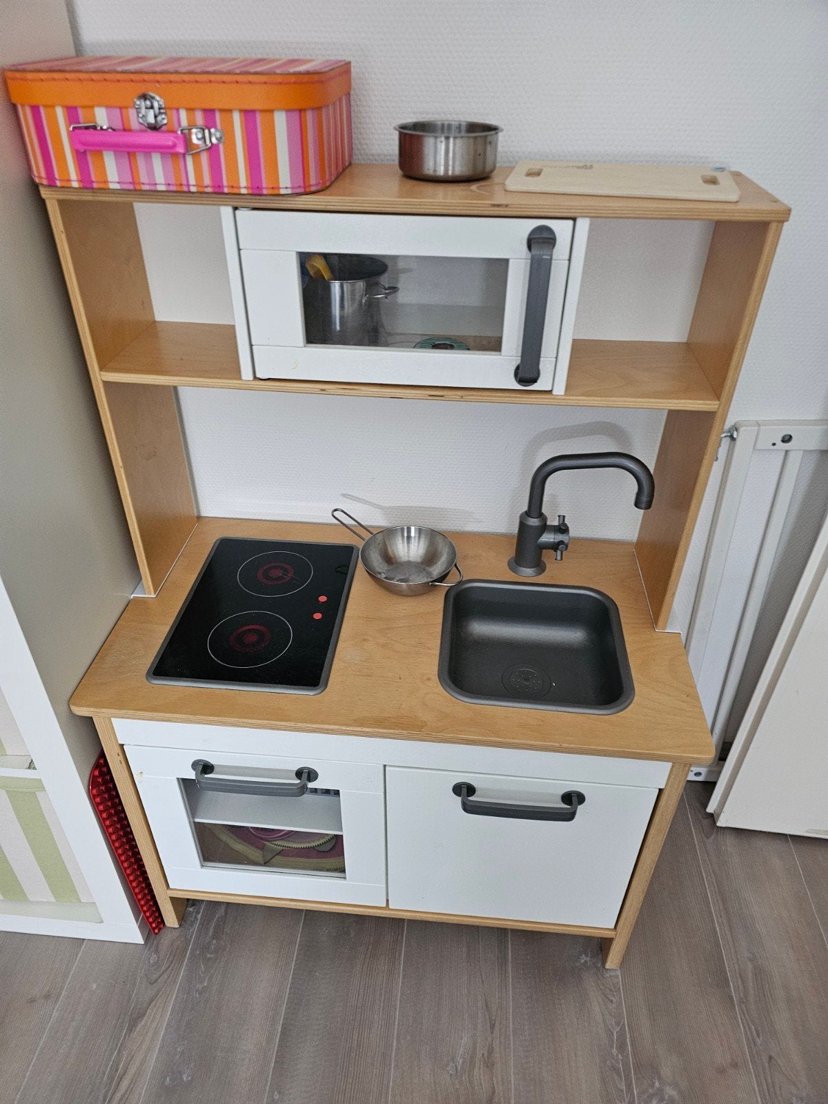 IKEA Speelgoedkeuken met toebehoren, Kinderen en Baby's, Speelgoed | Speelkeukens, Ophalen, Zo goed als nieuw, Hout, Speelkeuken