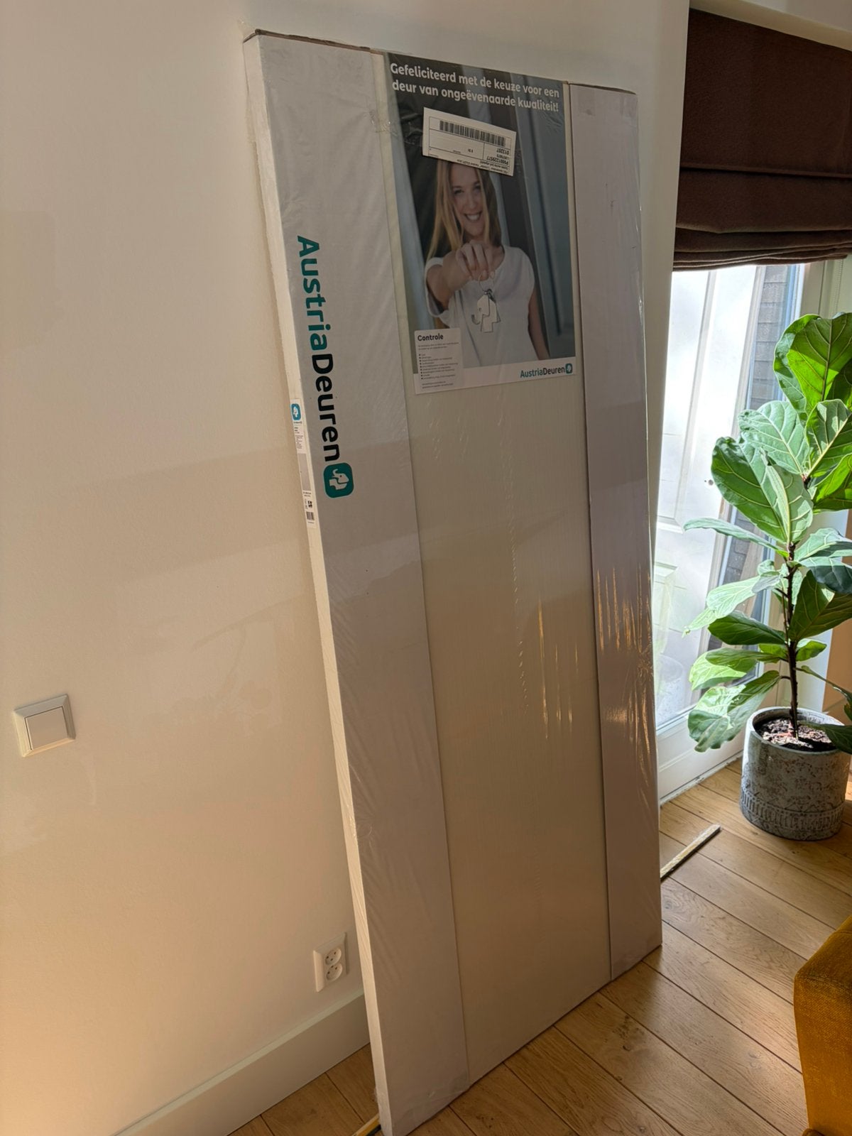 Nog nieuwe opdekdeur rechts draaiend 201,5 x 83, Doe-het-zelf en Verbouw, Ophalen, Zo goed als nieuw, Binnendeur, 200 tot 215 cm
