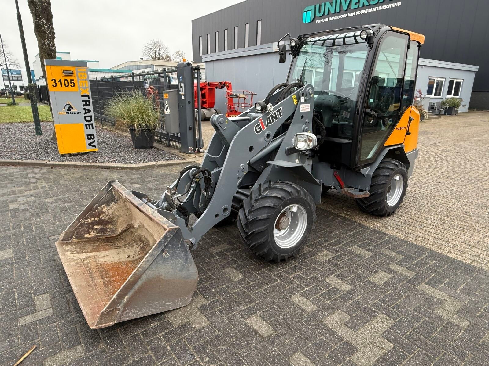 Giant V4502t wheel loader, Wiellader of Shovel
