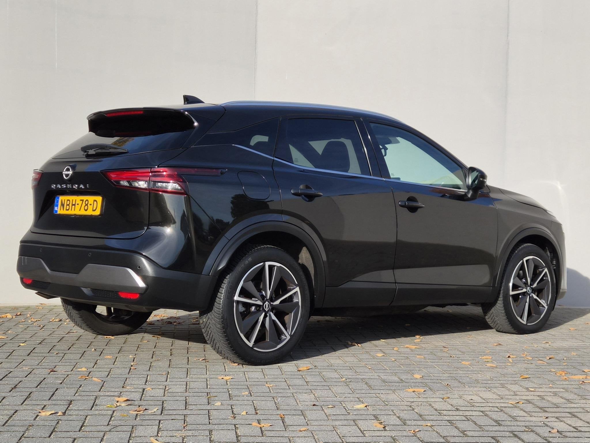 Nissan Qashqai 1.3 MHEV Xtronic Tekna Plus / Elektrische ach, Euro 6, Zwart, Leder, Bedrijf