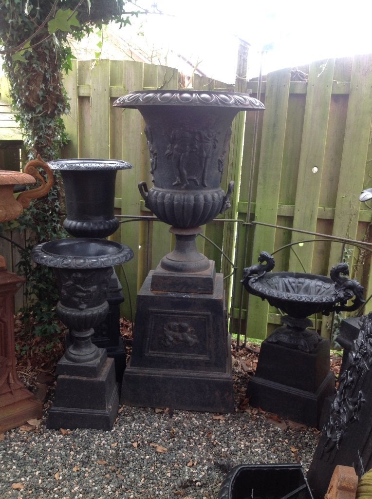Zeer grote gietijzeren pot en sokkel 150 cm hoog., Ophalen, Rond, Nieuw, Balkon