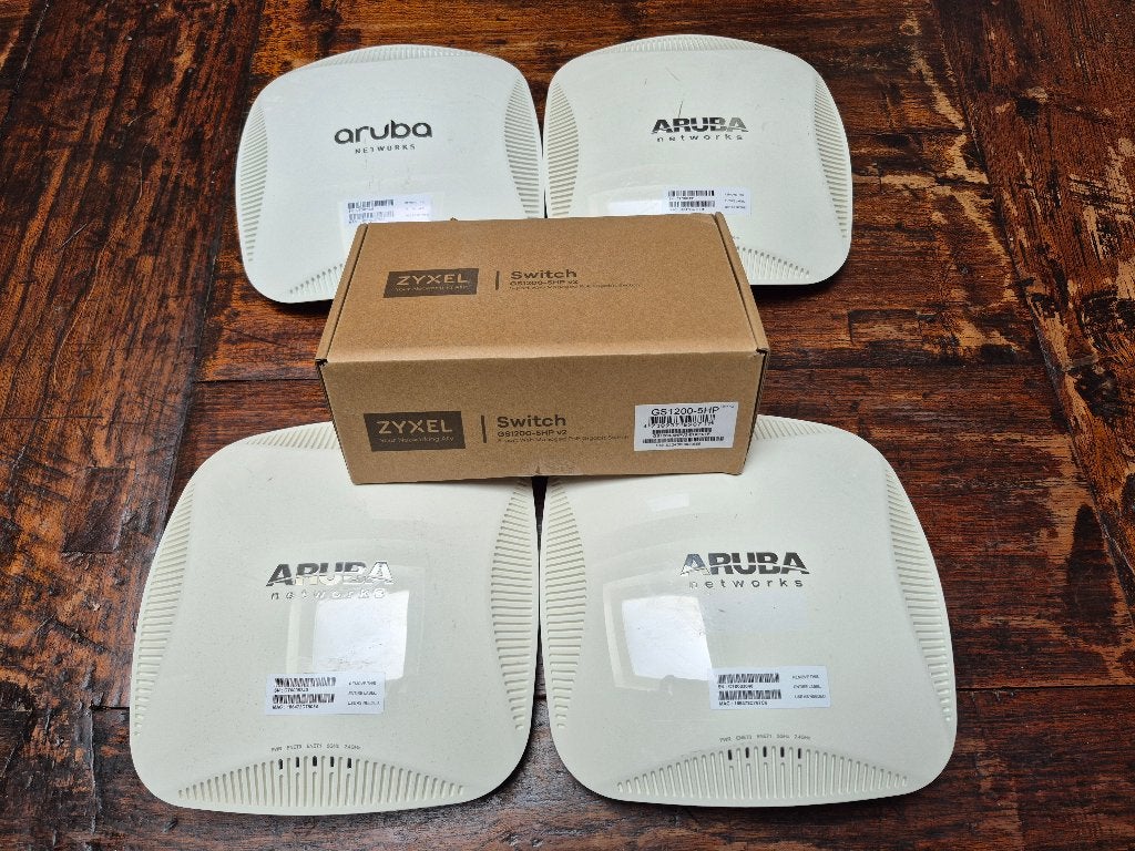 Zyxel POE switch + 4x Aruba (i)AP, Ophalen, Nieuw