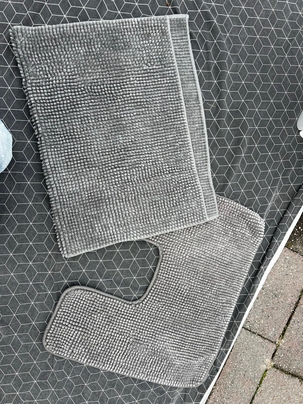 Badmat en toiletmat zo goed als nieuw antraciet, Huis en Inrichting, Ophalen of Verzenden, Zo goed als nieuw, Grijs, Badmat