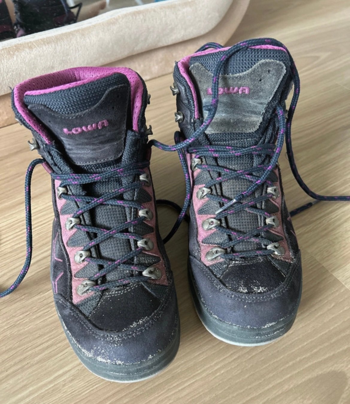 Lowa kinderwandelschoenen 36, Ophalen of Verzenden, Zo goed als nieuw, Schoenen