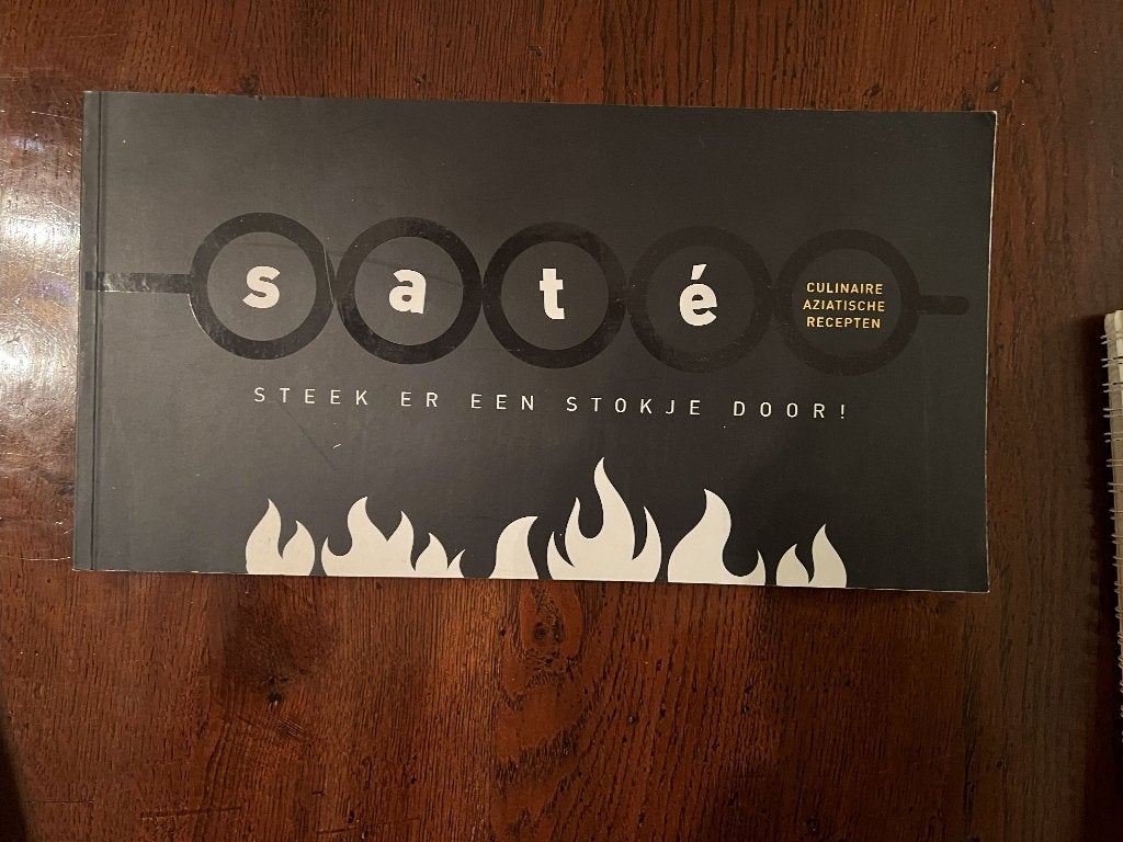 Sate Steek er een stokje door : Michiel Postma Wouter Cornel, Zo goed als nieuw, Azië en Oosters, Voorgerechten en Soepen, Ophalen of Verzenden