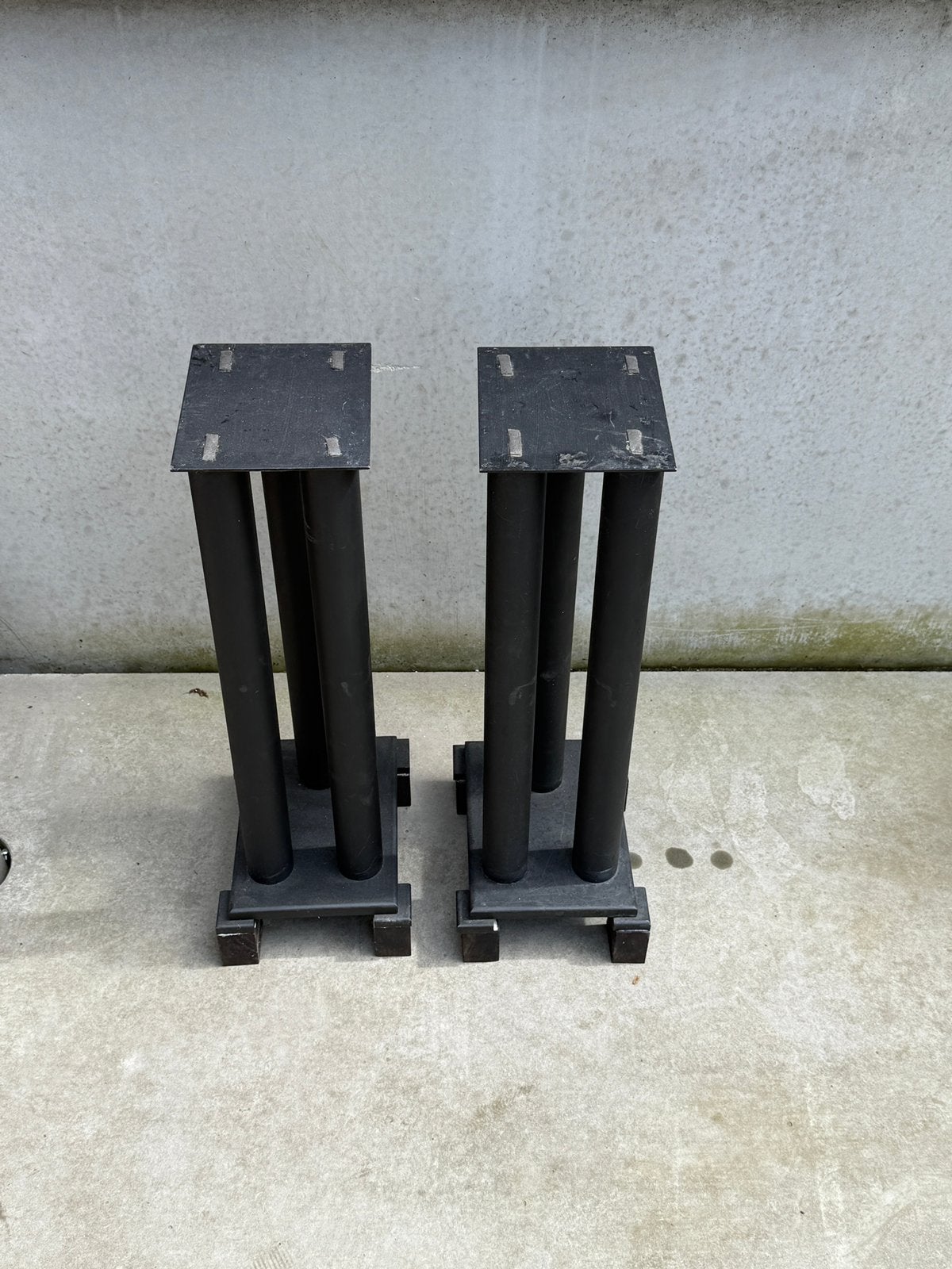 Speaker stands, Spk, Spk, 120 watt of meer, Front, Rear of Stereo speakers