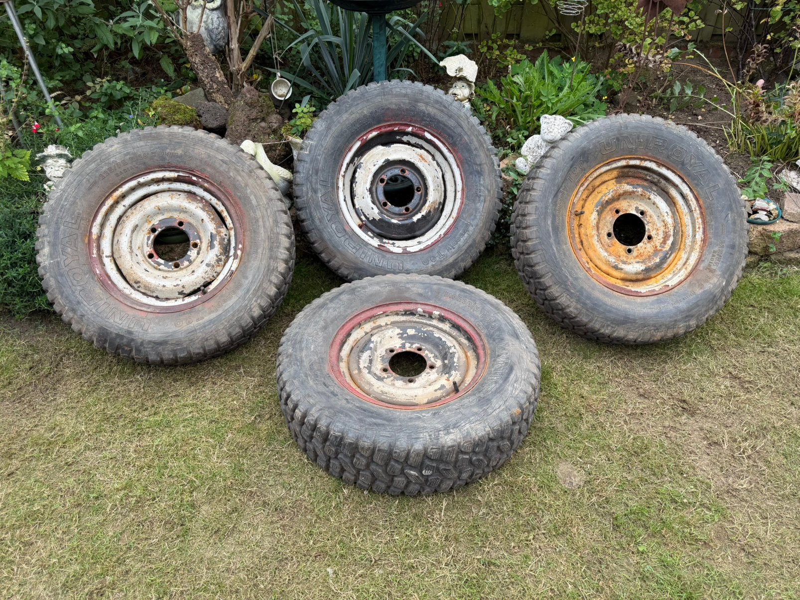 4x uniroyal 4x4 banden op 16 inch suzuki velgen., Ophalen