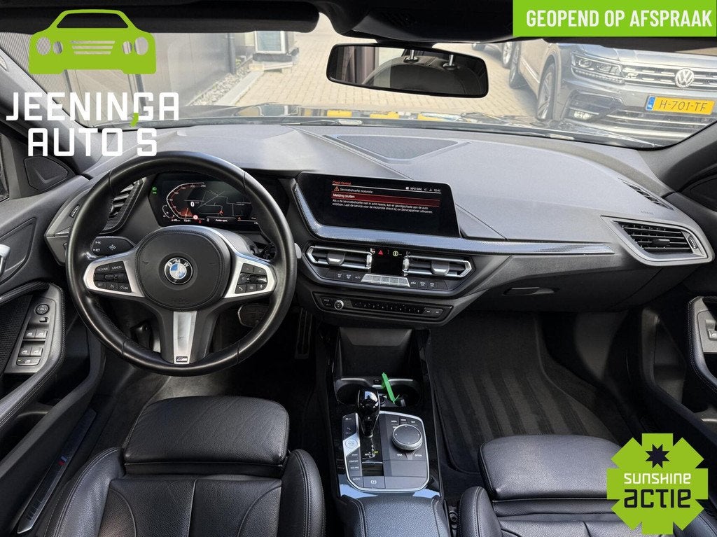 BMW 1-serie 118i M Sport Edition|Leer|Pano|Camera|AfnTrekhaa, Auto's, Gebruikt, Zwart, Origineel Nederlands, Bedrijf
