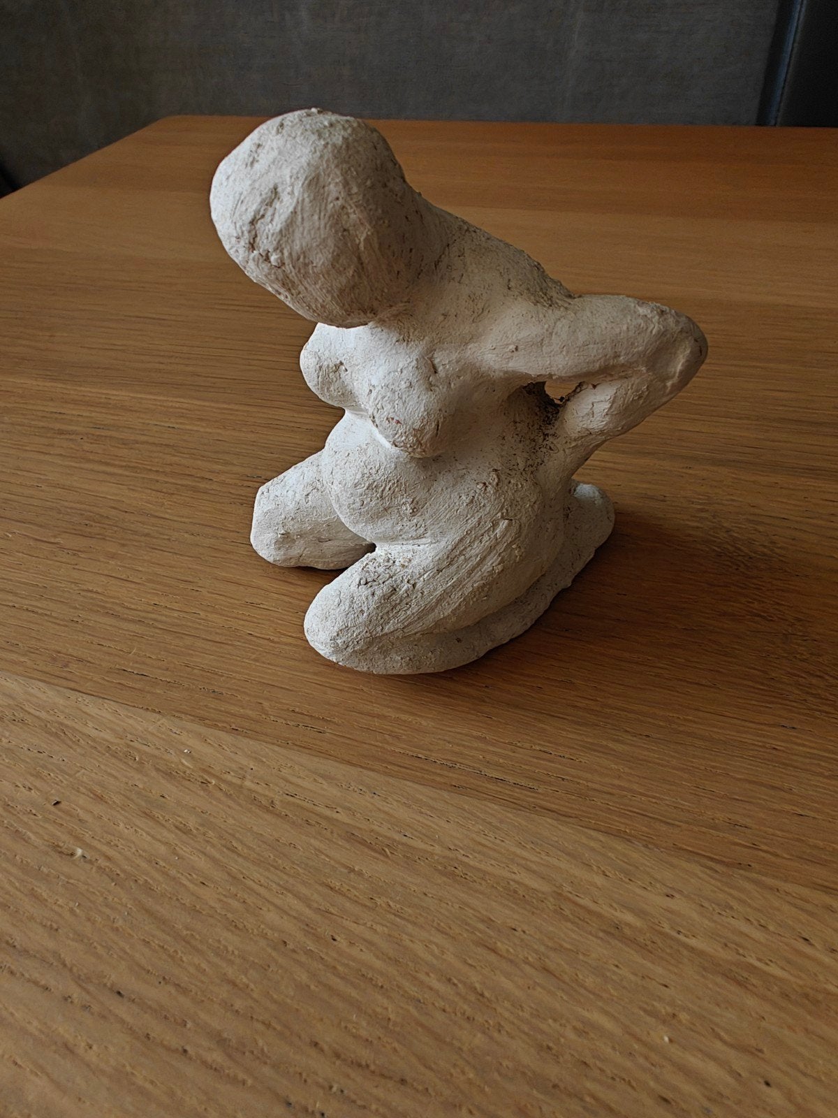 Abstracte sculptuur van een barende vrouw, Minder dan 20 cm, Gips, Ophalen of Verzenden, Handgemaakt