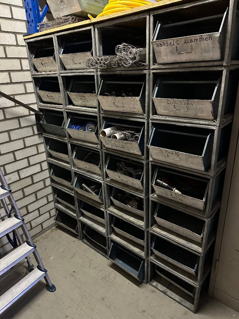 Materialen rek met 28 stalen bakken, Ophalen, Gebruikt, 5 laden of meer, 150 tot 200 cm