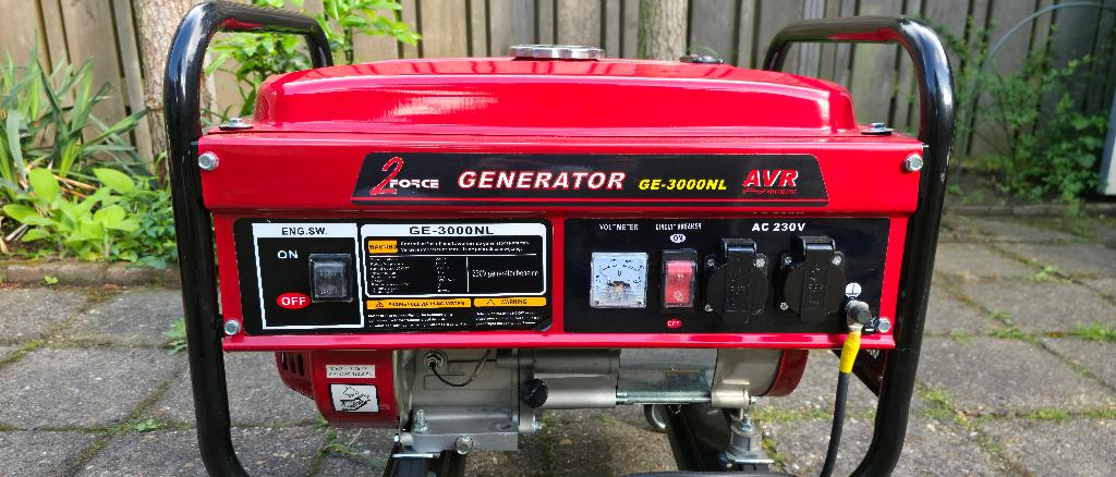 Benzine stroomgenerator / aggregaat 2500W - 2Force GE-3000NL, Ophalen, Zo goed als nieuw