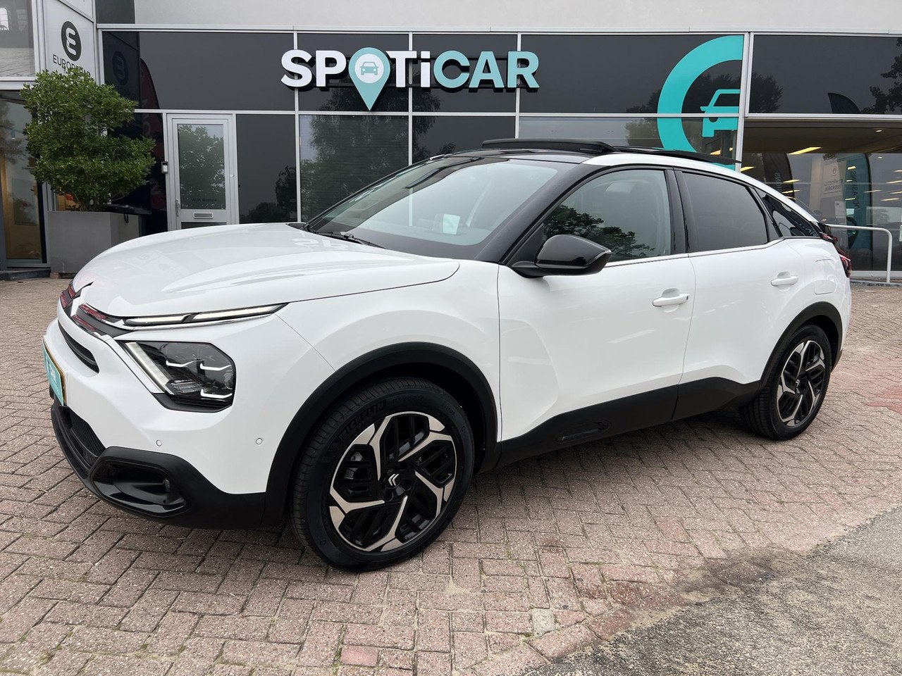 Citroën C4 1.2 Turbo 130 pk Shine EAT-8 Automaat (bj 2023), Gebruikt, 1199 cc, Leder, Bedrijf