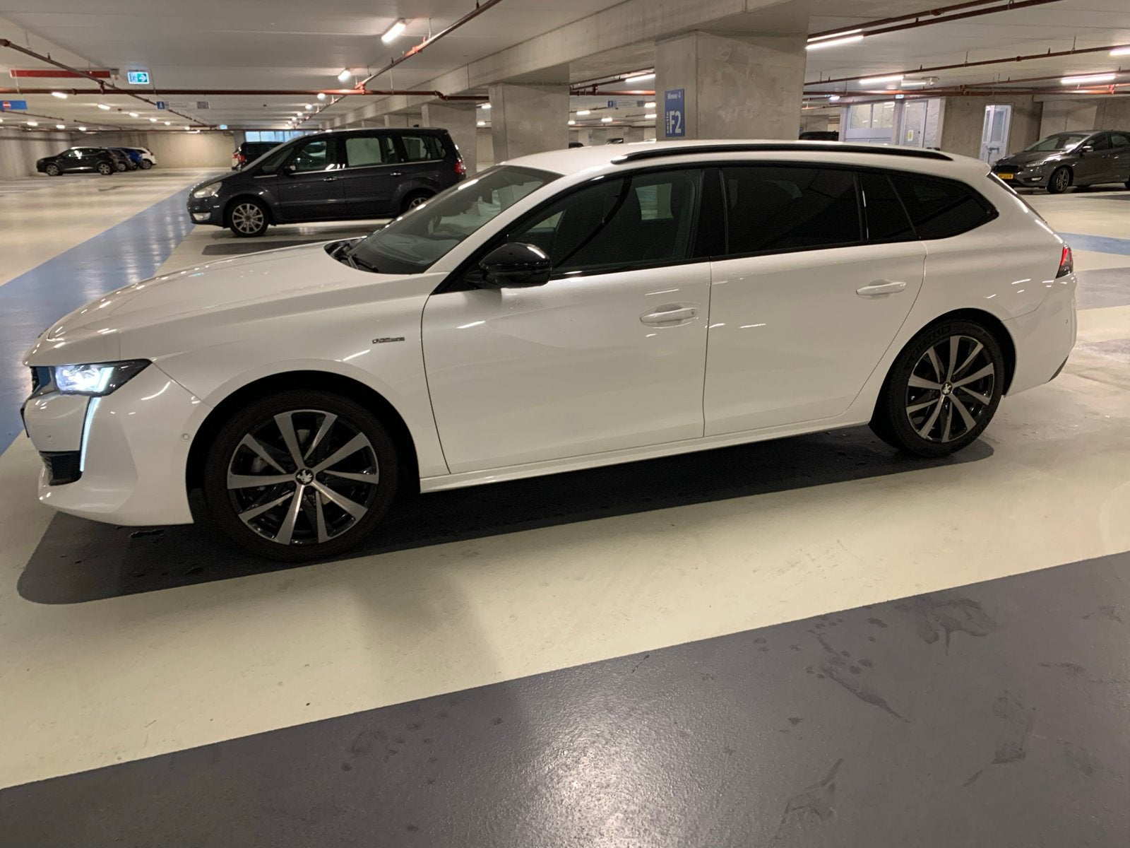 Peugeot 508 GT Line 1.2 Puretech 130pk S&S Eat8 2021 Wit, 745 kg, Stof, 1199 cc, Parkeerassistent