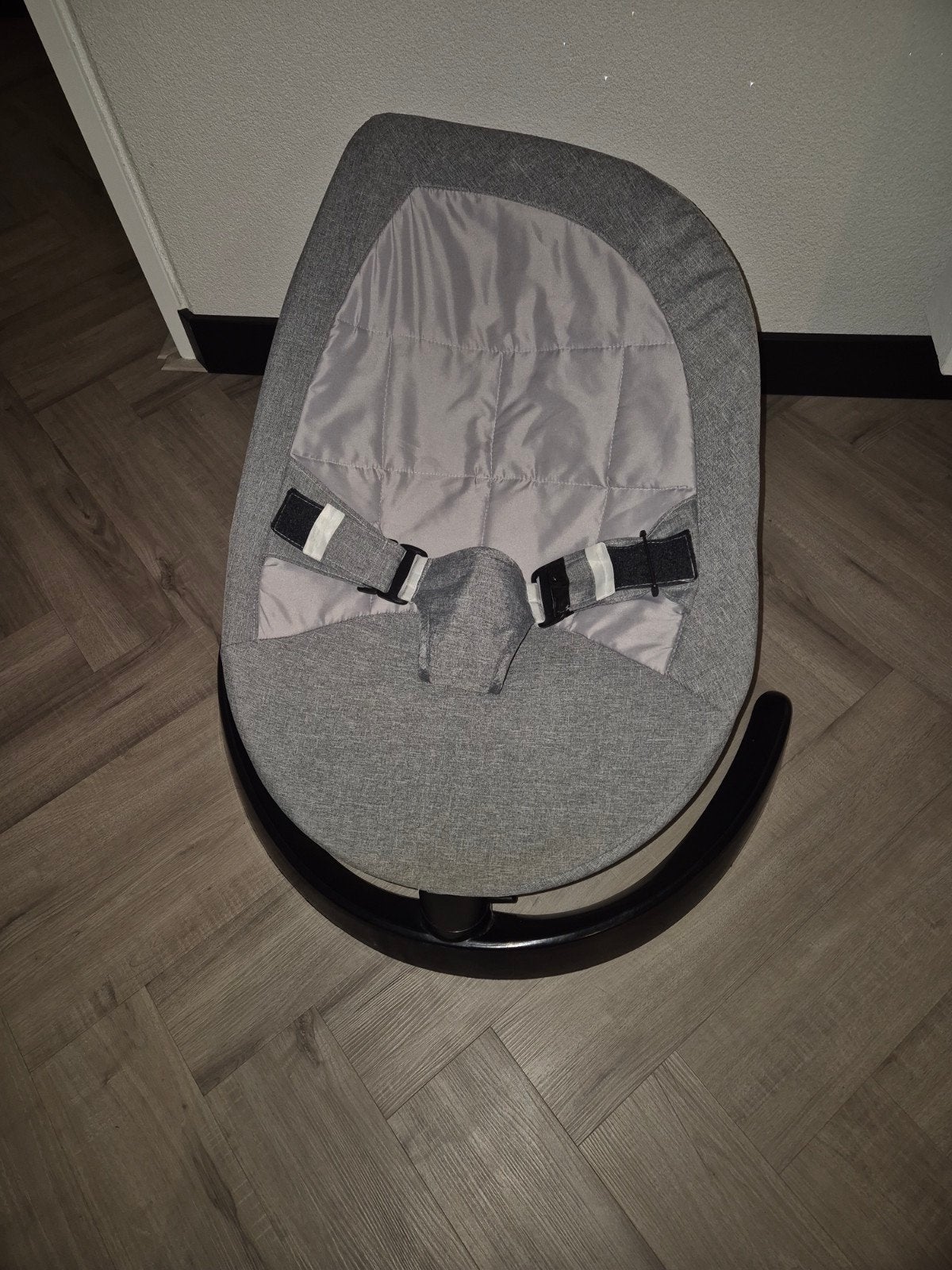 baby wipstoel zo goed als nieuw. eventueel een babybad erbij, Ophalen, Zo goed als nieuw, Wipstoel, Met gordel(s) of riempje(s)