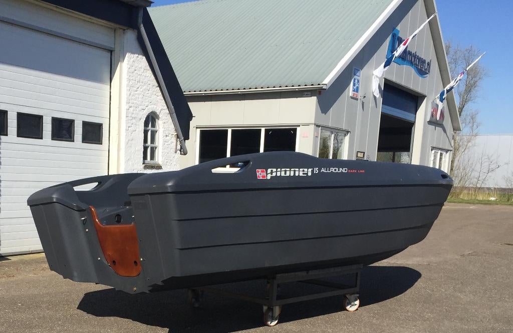 Pioner 15 Allround dark-line nu met Gratis kussenset!, Watersport en Boten, Overige merken, Buitenboordmotor, Nieuw, Kussenset