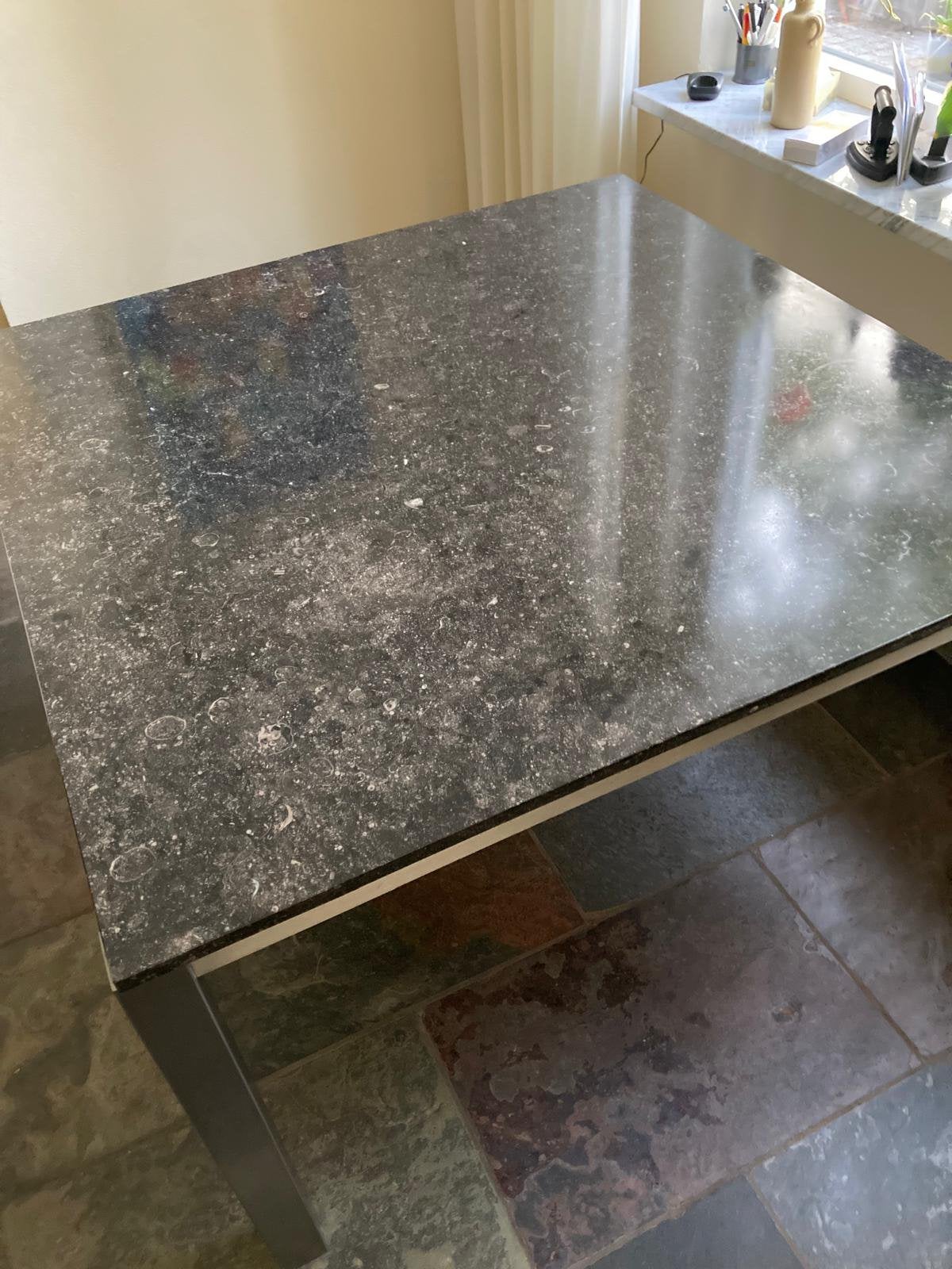 Vierkante tafel met hardstenen blad, Ophalen, Vierkant