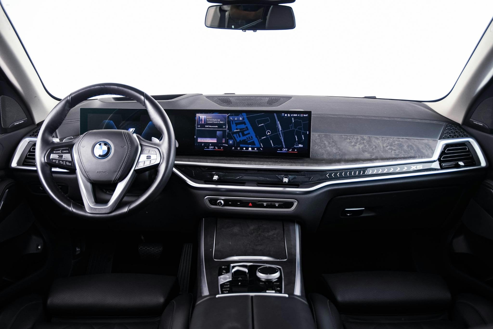 BMW X5 xDrive50e Trekhaak - Panoramadak - Driving Assistant, Auto's, Dealer onderhouden, Automatische klimaatregeling, Gebruikt