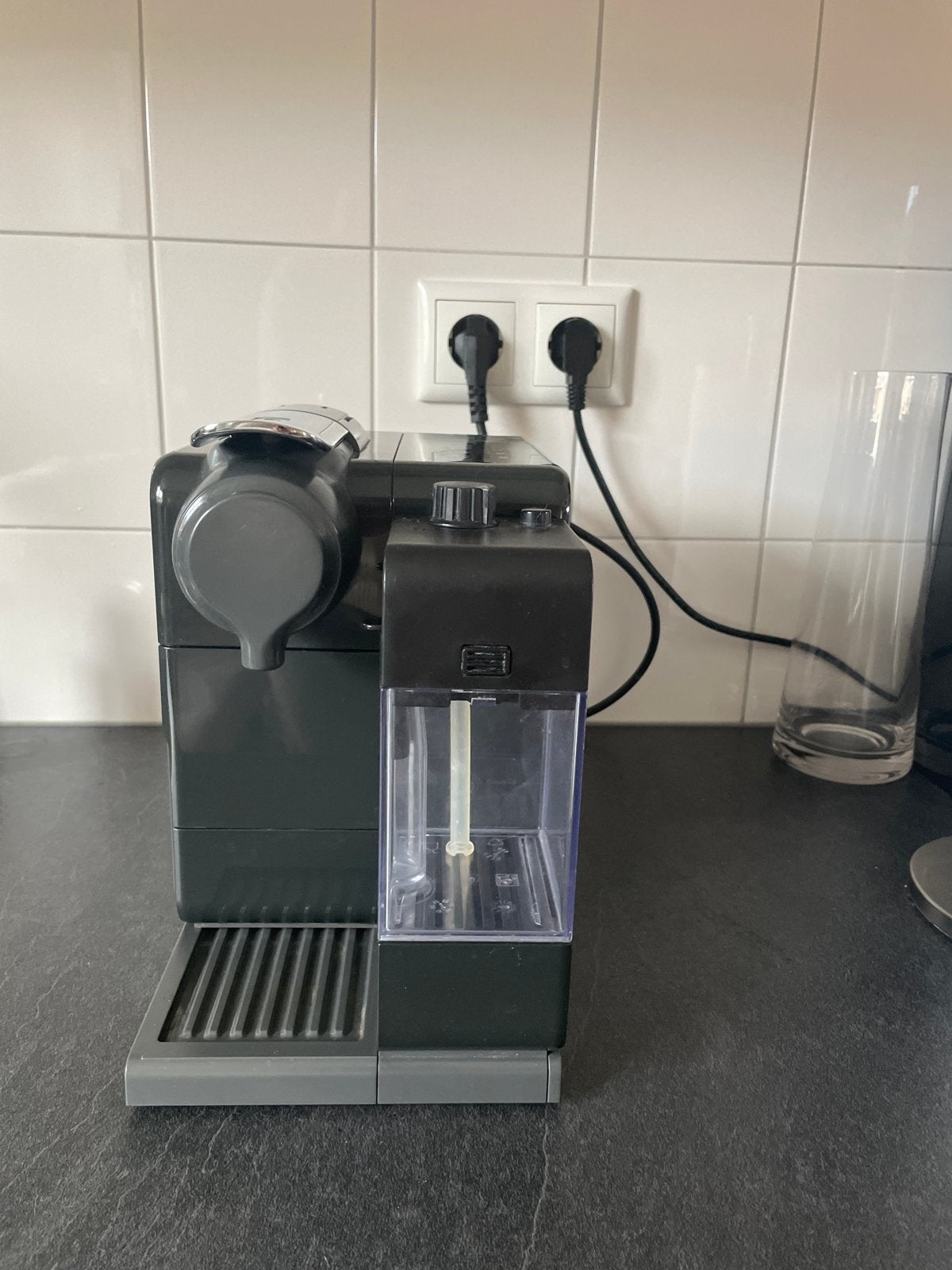 Nespresso DeLonghi koffiezetapparaat, Witgoed en Apparatuur, Koffiezetapparaten, Ophalen, Gebruikt, Espresso apparaat, 1 kopje