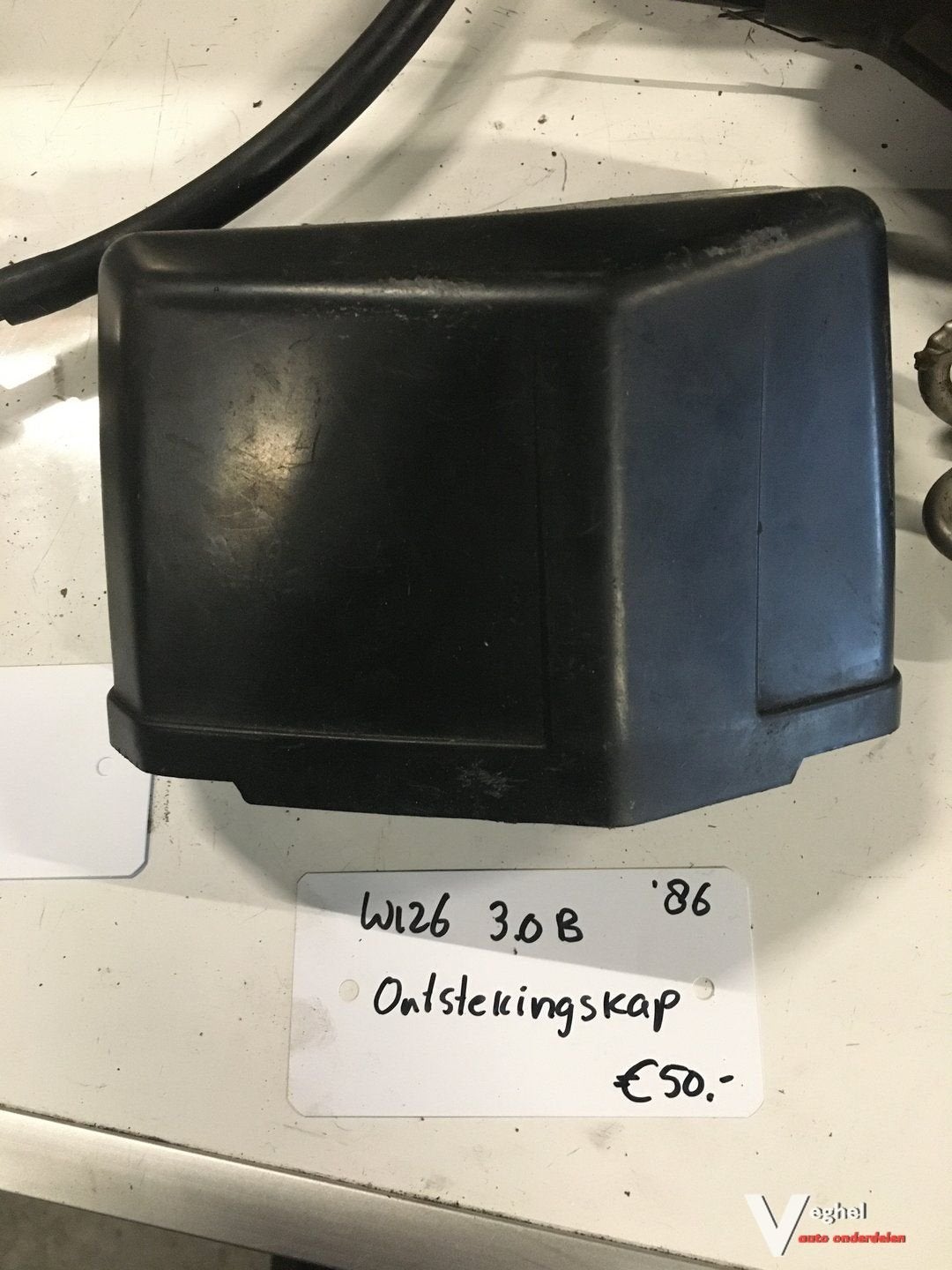 Mercedes 3.0 benzine Ontstekingskap ontstekingsafdekkap 1986