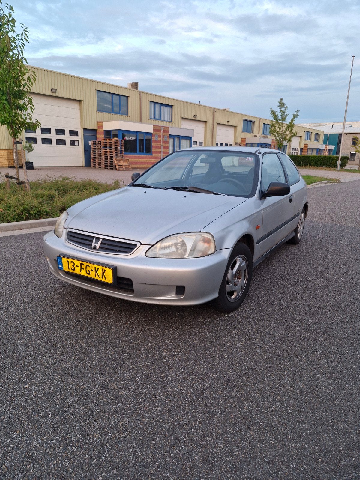 Honda Civic 1.4 I City 2000 Grijs | nieuwe apk | trekhaak, Voorwielaandrijving, 74 pk, 4 cilinders, 1396 cc
