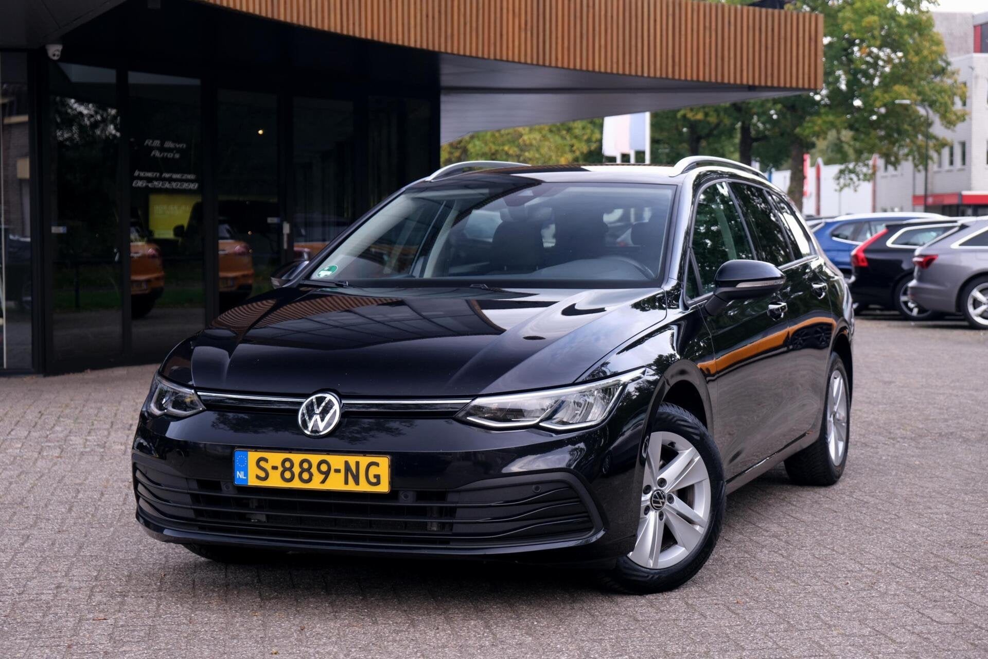 Volkswagen Golf Variant 1.0 eTSI Life|Rijklaar!|ACC|Carplay|, Dealer onderhouden, Stof, Gebruikt, Zwart