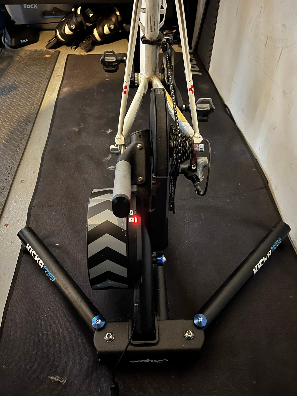 Wahoo Kickr V2 Trainer - nauwelijks gebruikt, Sport en Fitness, Ophalen, Zo goed als nieuw, Overige typen