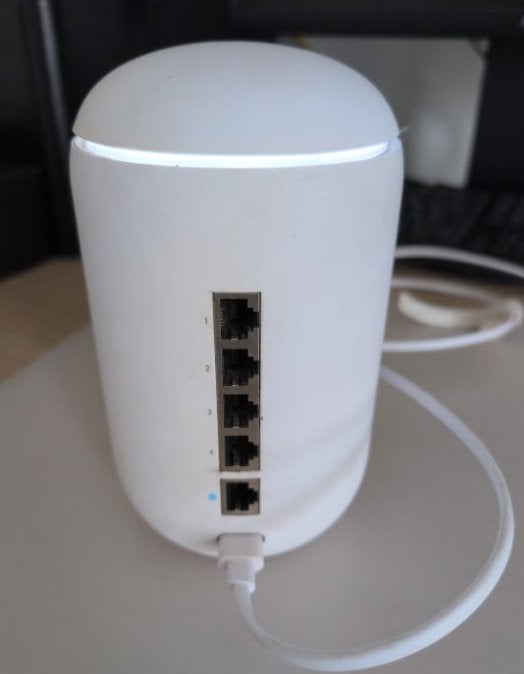 Unifi Dream Machine, Ophalen of Verzenden, Gebruikt, Router met modem, Ubiquiti