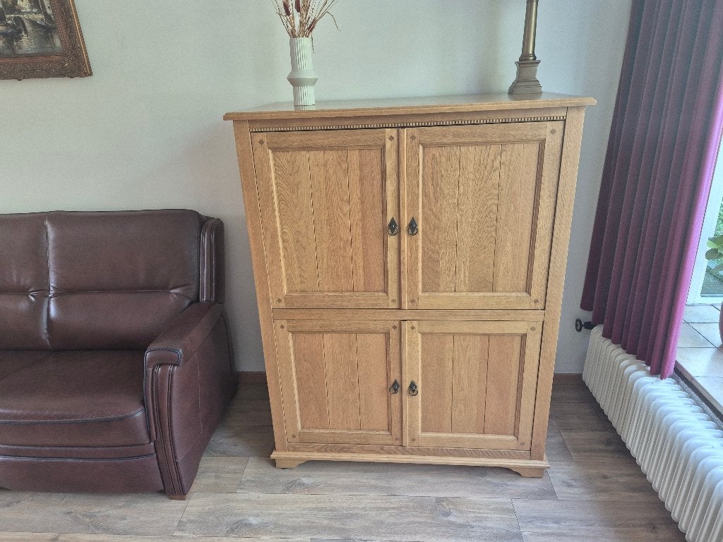 Mooie Eikenhouten TV kast van meubelfabriek Oisterwijk, Huis en Inrichting, Ophalen, Eikenhout Meubelfabriek Oisterwijk, 100 tot 150 cm