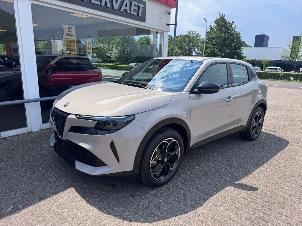 Alfa Romeo Junior Elettrica 54 kWh € 27.950,00, Stof, Gebruikt, Beige, SUV of Terreinwagen