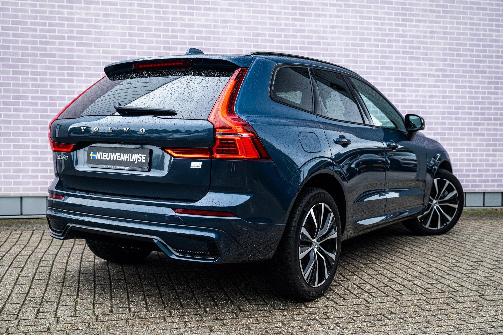 Volvo XC60 Plug-in Hybrid T6 AWD Ultimate Dark | Long Range, Auto's, Gebruikt, Euro 6, 4 cilinders, Blauw