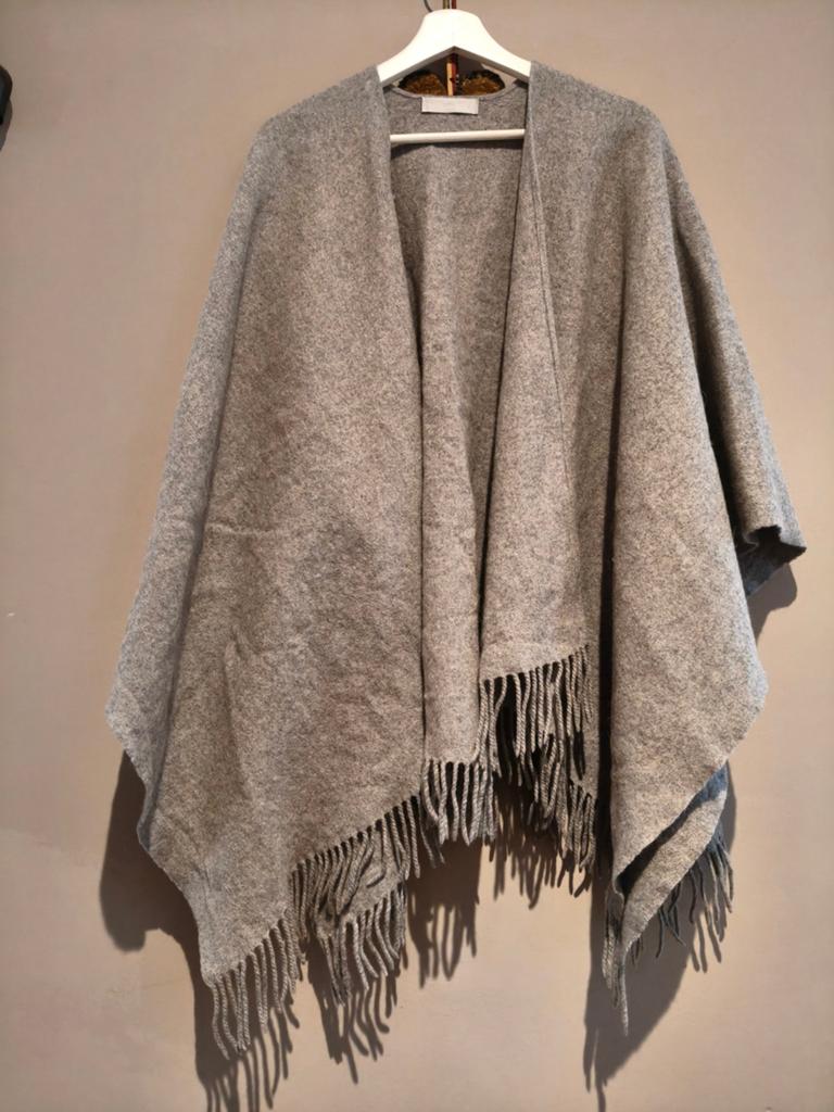 Heerlijke poncho van 100% wol., Kleding | Dames, Ophalen of Verzenden, Zo goed als nieuw