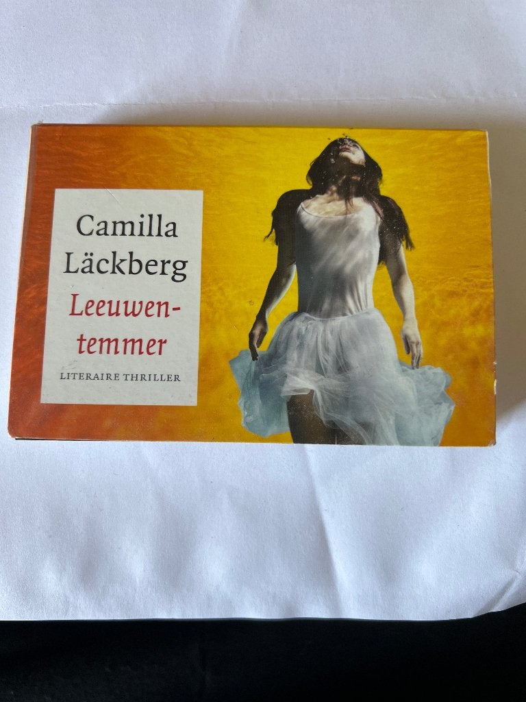 Camilla Läckberg – Leeuwentemmer Dwarsligger 332, Ophalen of Verzenden, Zo goed als nieuw, Camilla Läckberg, Scandinavië
