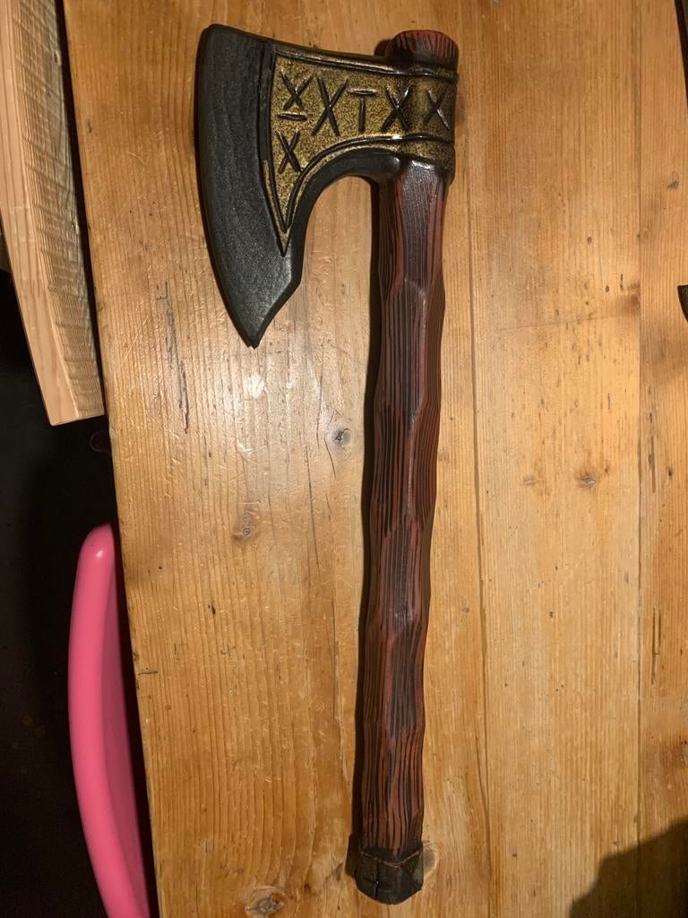 Epic armoury larp vikingbijl, Ophalen of Verzenden, Gebruikt, Toneelattributen of Onderdelen