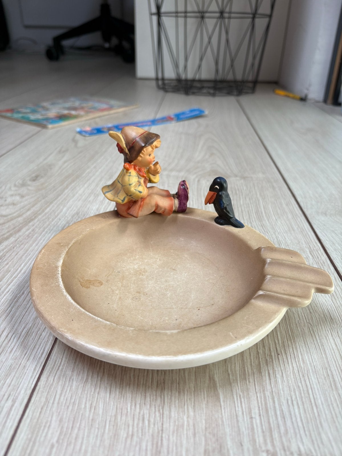 Vintage Goebel Hummel Asbakje met Jongen en Kraai, Antiek en Kunst, Ophalen of Verzenden