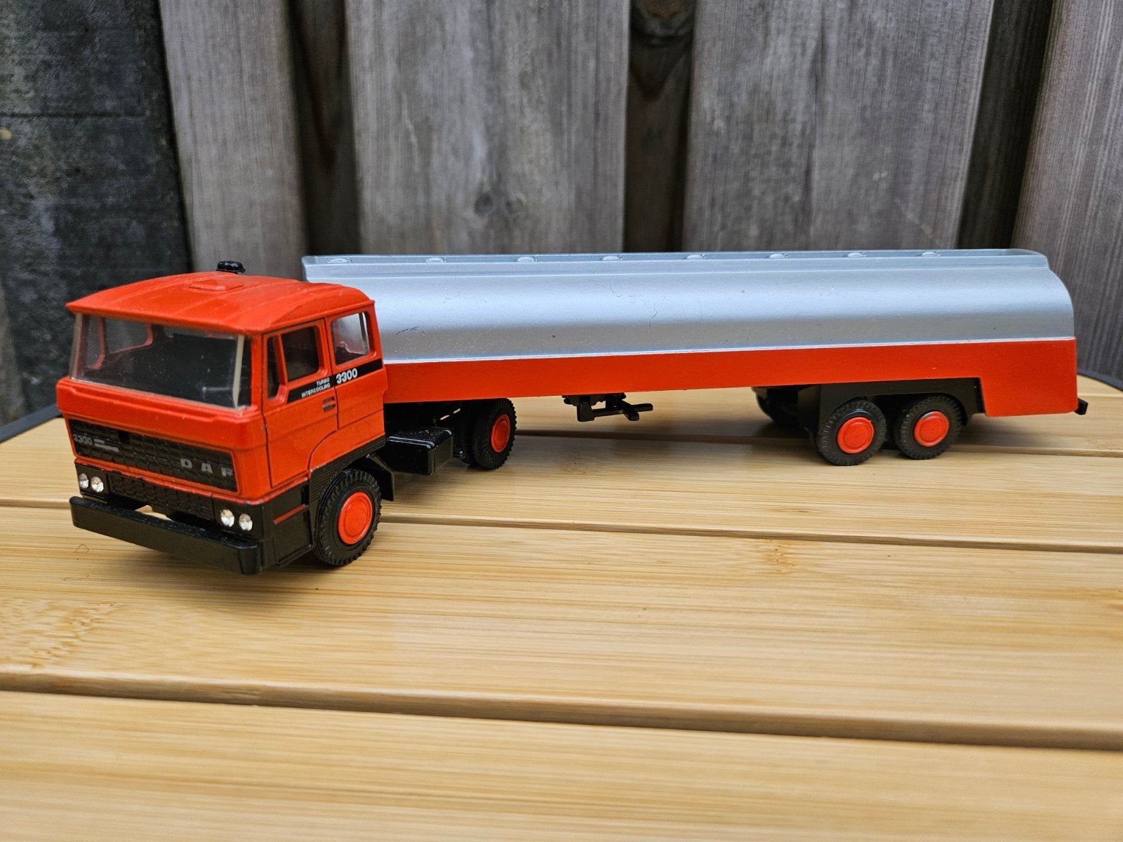 Lion Car DAF 3300 Tankwagen Tankoplegger 1:50 Oranje, Ophalen of Verzenden, Zo goed als nieuw, Bus of Vrachtwagen, Lion Toys