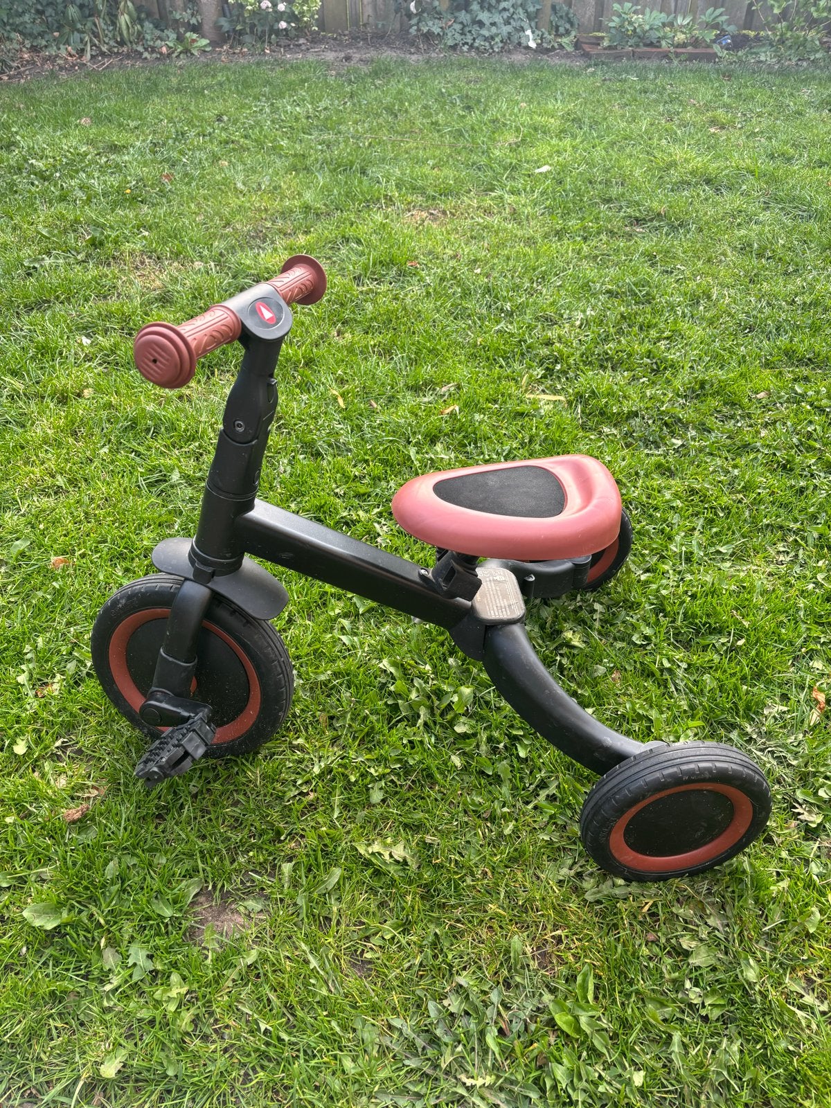 Kinderdriewieler - Zwart met bruin, Ophalen, Gebruikt, Terugtraprem, Verstelbare zitting