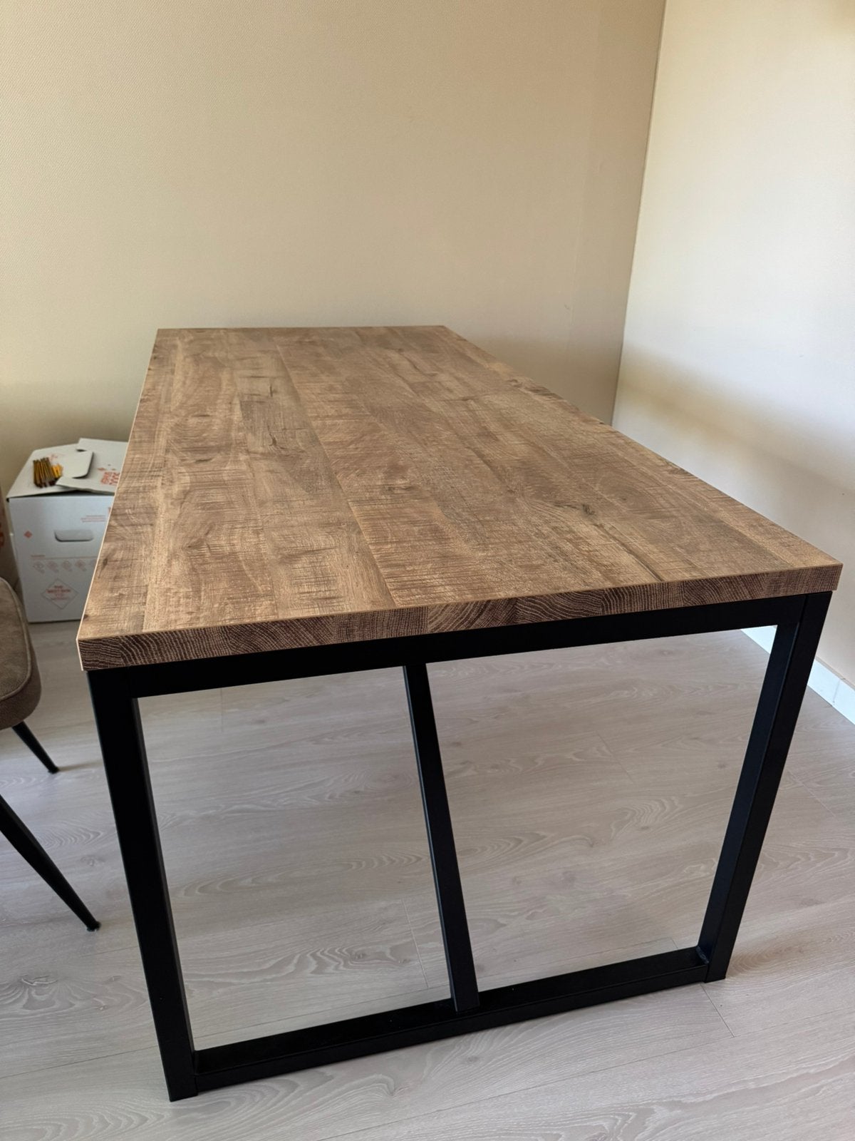 Eettafel mango hout met zwarte poot, Huis en Inrichting, Tafels | Eettafels, Ophalen, 50 tot 100 cm, Zo goed als nieuw, 150 tot 200 cm