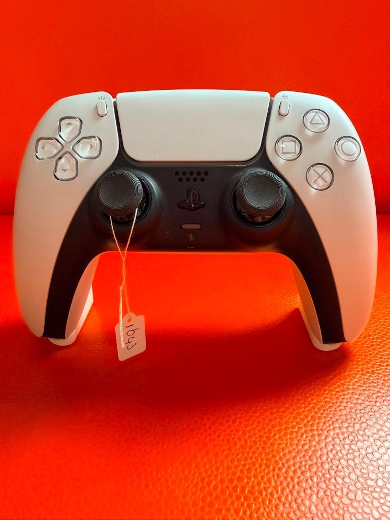 Playstation 5 Controller met Gulikit TMR sticks, Ophalen of Verzenden, Refurbished, Controller, PlayStation 5