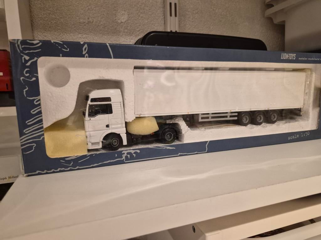 LION TOYS   DAF  MERCEDES  EN 2X MAN WIT, Ophalen of Verzenden, Zo goed als nieuw, Bus of Vrachtwagen, Lion Toys