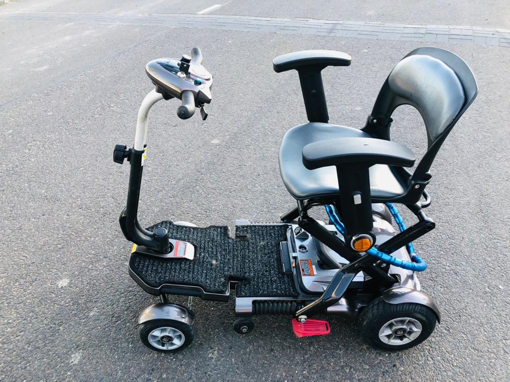 Opvouwbare lichtgewicht scootmobiel Brio Bobby deLuxe 4wiel, Ophalen of Verzenden, Zo goed als nieuw