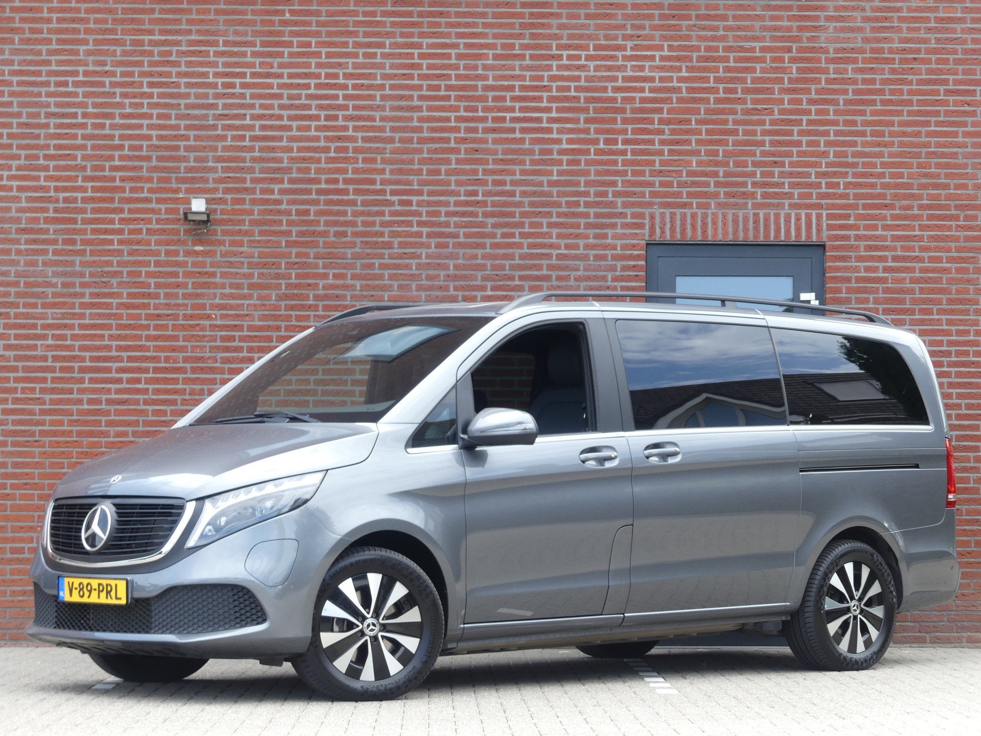 Mercedes-Benz Eqv
