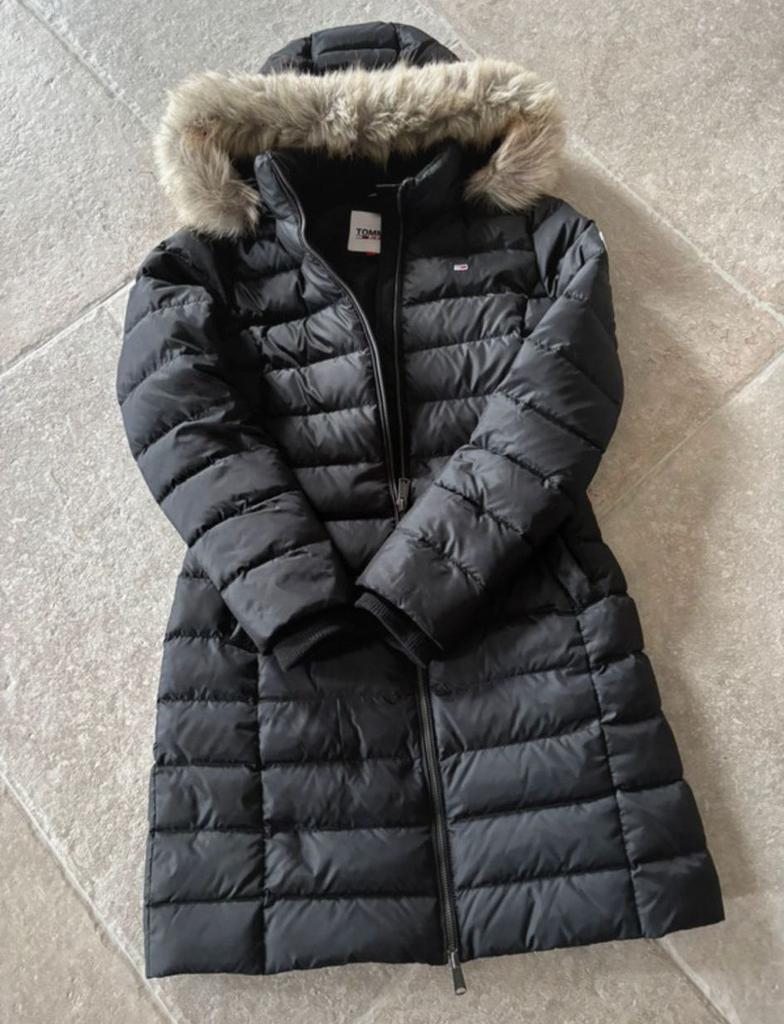 Tommy Hilfiger gewateerde jas, Kleding | Dames, Jassen | Winter, Ophalen of Verzenden, Zo goed als nieuw, Maat 36 (S), Zwart