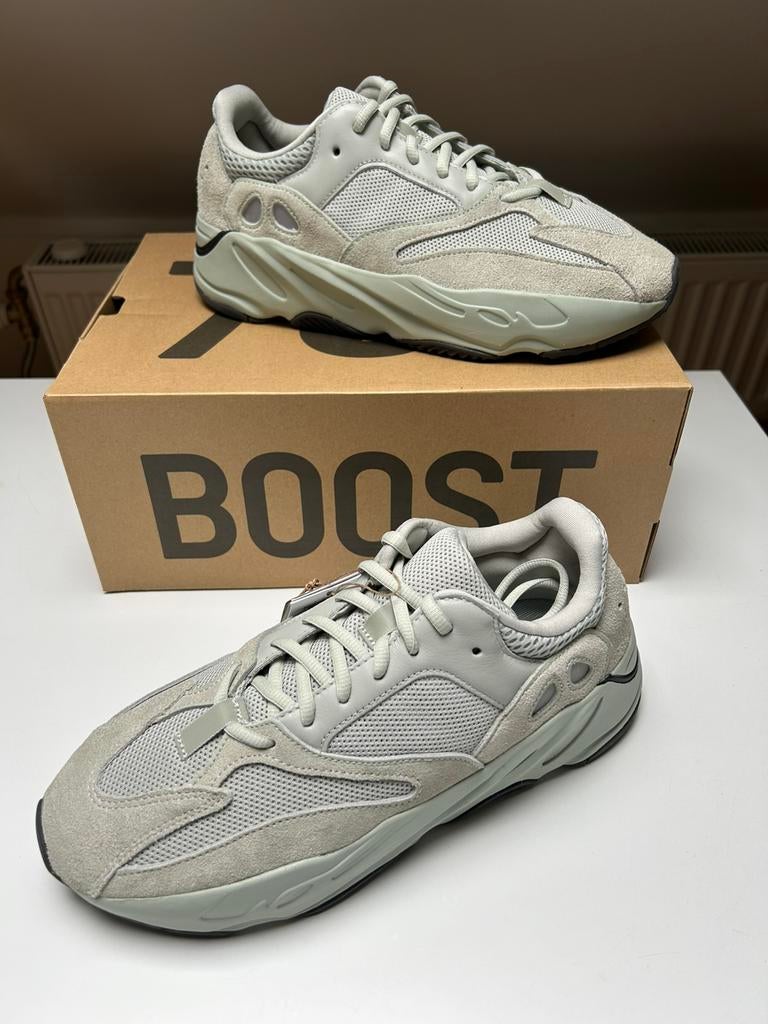 Adidas Yeezy Boost 700 Salt, nieuw! Maat 9.5 / 43, Kleding | Heren, Schoenen, Wit, Nieuw, Ophalen of Verzenden, Sneakers of Gympen